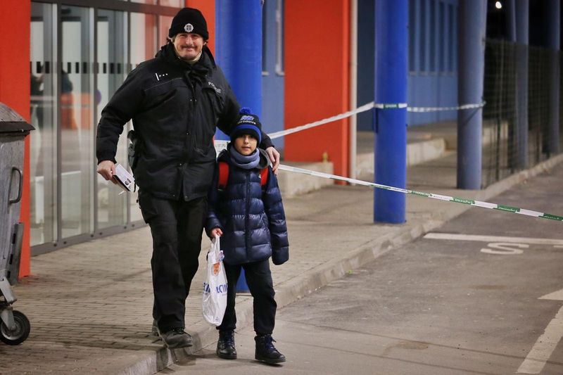 Boy  travels 1400 km to Ukrainian border holding his mothers letter in his hand