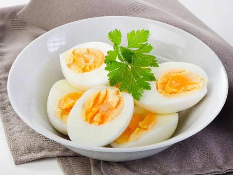 what are the difference between brown and white eggs