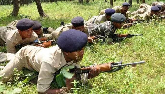 दंतेवाड़ा में  जवानों और नक्सलियों के बीच जमकर हुई गोलीबारी, 2 महिला नक्सली को किया ढेर