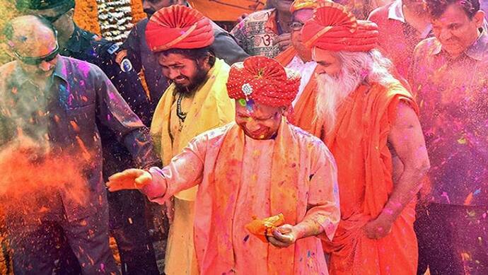 Special Story: 'भगवा होली' खेलने गोरखपुर जाएंगे सीएम योगी, जानें कैसी चल रहीं तैयारियां