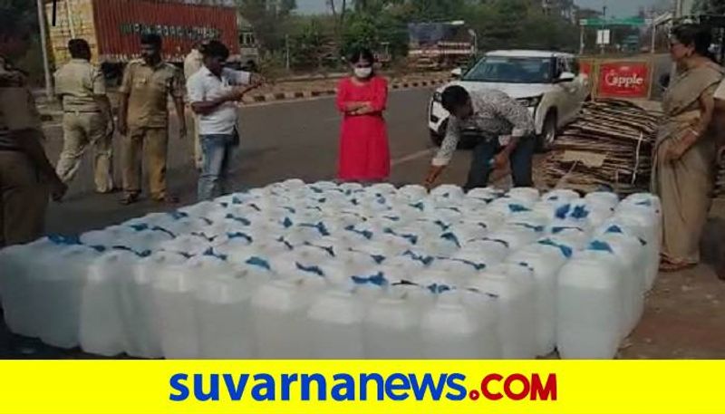 Illegal Spirit Shipping on Truck in Karwar grg 