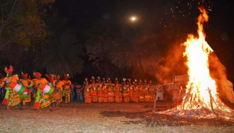 Holi 2023: Dol Jatra to Lathmar Holi, 5 unique ways India celebrates this vibrant festival  RBA