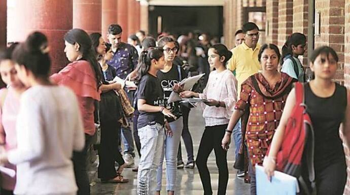 क्या एक साथ ले सकते हैं दो डिग्री : अगर हां तो क्या है नियम, अगर नहीं तो जानें क्यों 