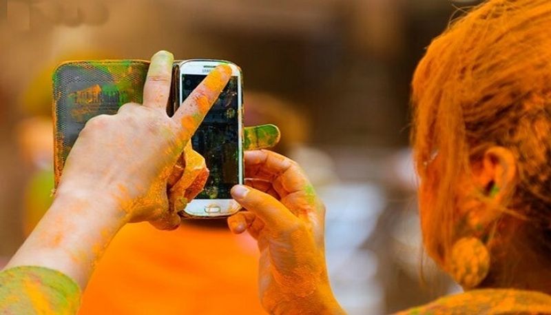 Holi tricks Things to do and strictly not to do if your smartphone gets wet