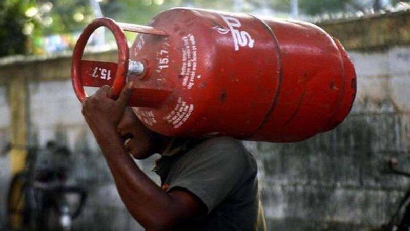 Oil companies have announced that the price of a commercial cylinder has come down by Rs 31 KAK