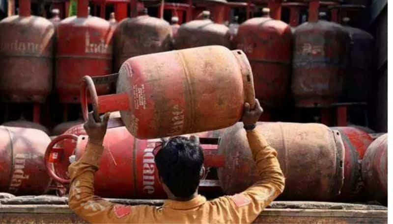 Mutharasan has insisted that the hike in cooking gas prices should be rolled back