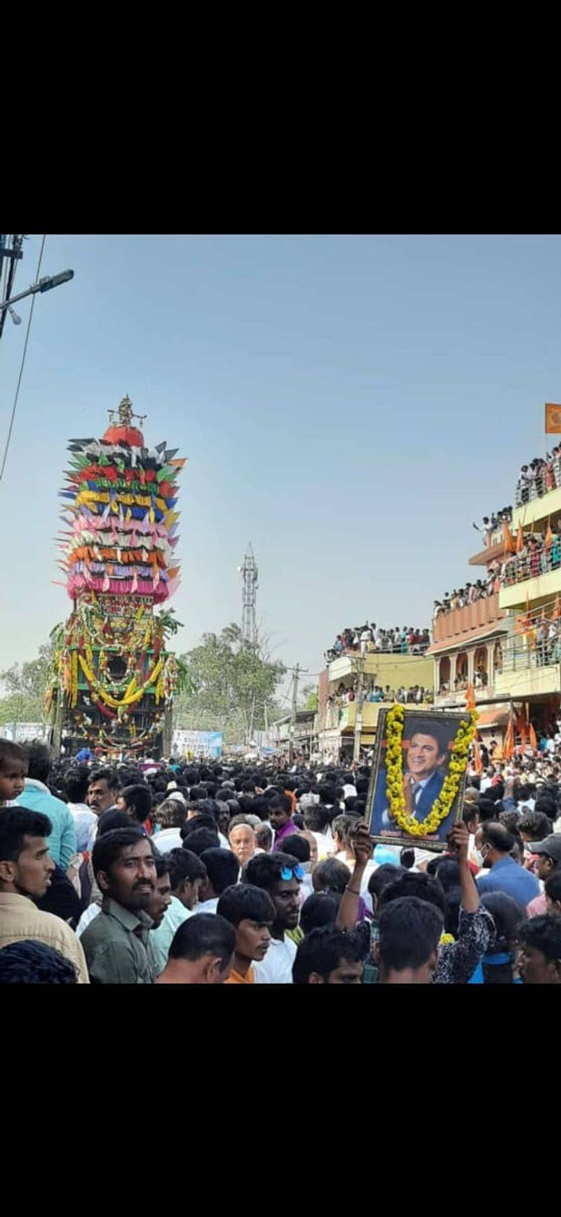 Puneeth Rajkumar Photo In devotees hand at chitradurga nayakanahatti thipperudraswamy fair rbj