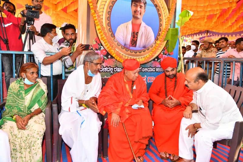 Naveen Gyangoudar last Rites CM Basavaraj Bommai Thanks PM Modi hls