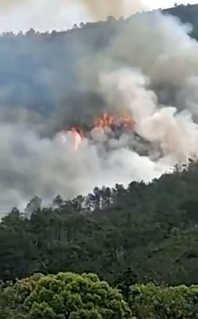  রেকর্ডার ভেঙে টুকরো টুকরো, চিনের বিমান দুর্ঘটনায় উদ্ধার ব্ল্যাক বক্স