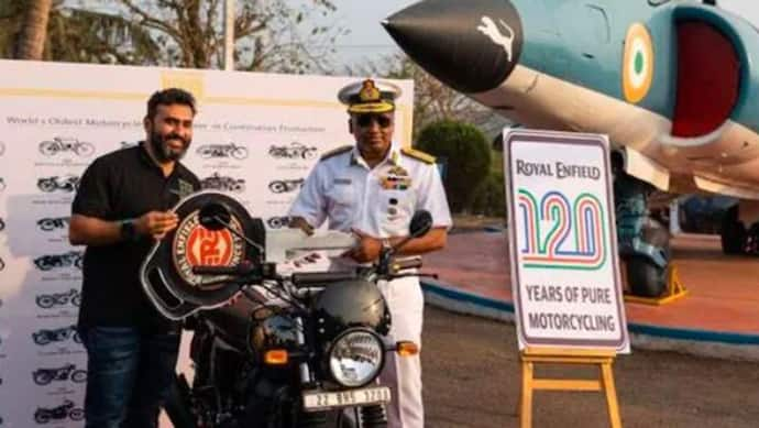 Royal Enfield की स्पेशल एडिशन Interceptor 650 Continental की डिलीवरी शुरू, भारतीय नौसेना के एडमिरल ने भी खरीदी