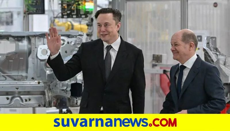 Elon Musk Breaks Into Dance As He Hands Over Made In Germany Tesla akb