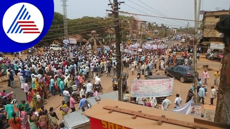 Bhatkal Mogera Community Stages Protest Demanding SC Schemes and Facilities hls 