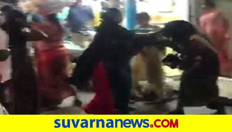 Clash Between Drunken Women in Belagavi  grg 