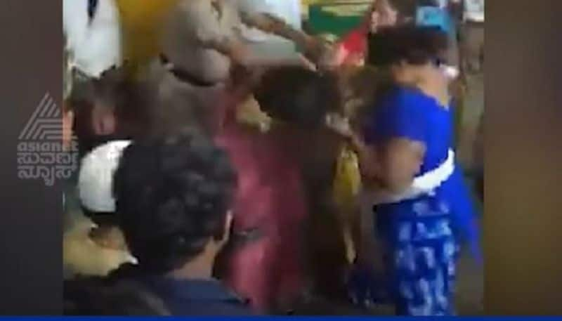 Drunken Women Fight in Public at Belagavi Video Goes Viral rbj