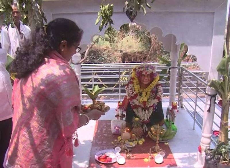 Son Build Temple For His Mother Remember at Tikota in Vijayapura grg