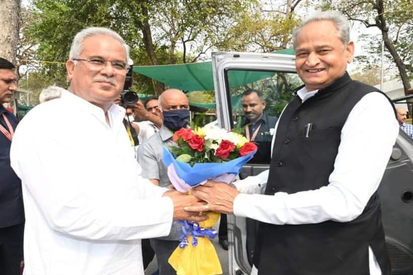 राजस्थान की लाइफ लाइन बचाने छत्तीसगढ़ पहुंचे सीएम अशोक गहलोत, कोयला संकट दूर करने भूपेश बघेल से चर्चा