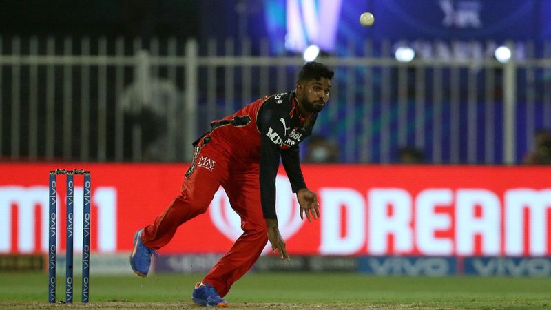 mohammed siraj and wanindu hasranga shared bad record in ipl 2022