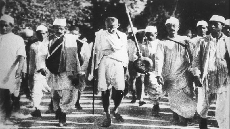 India at 75 moments Know about Dandi March led by Mahatma Gandhi against salt tax gcw