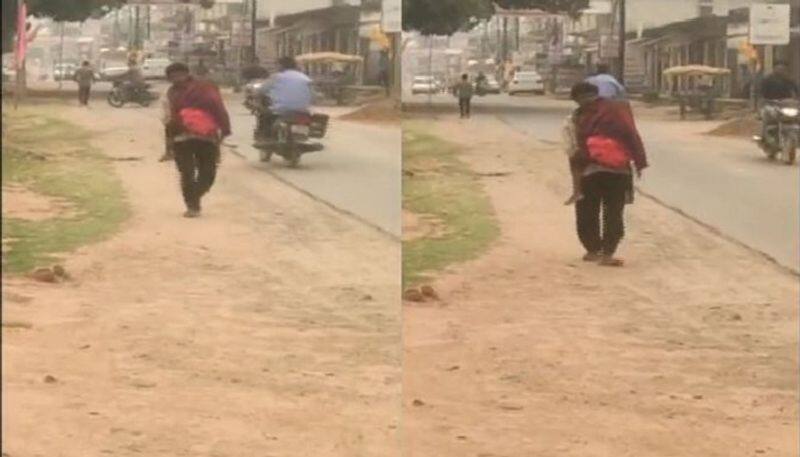 Man carries daughters body on shoulders for 10 km to reach home in Chhattisgarh