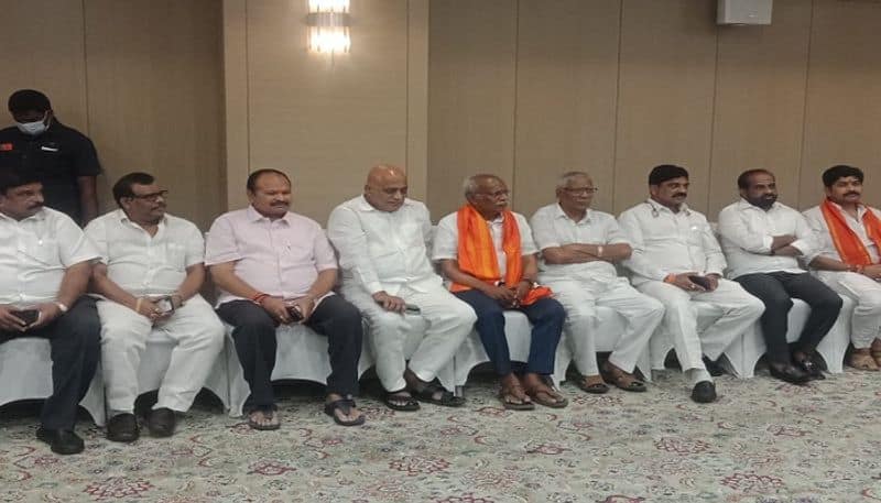 BJP senior leaders meeting without somu veerraju in vijayawada, andhra pradesh