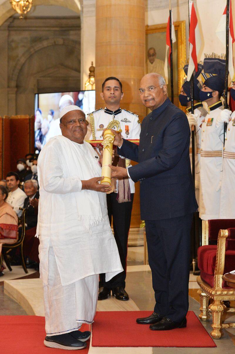 Nadakattin HR Keshvamurthy Receive Padma Shri Award from President Ram Nath Kovind grg