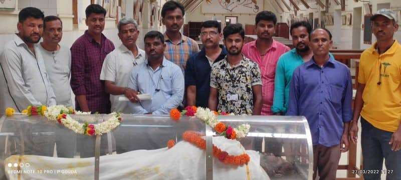 Ambulance Driver Vadivelu Donate His Body After Death at Siruguppa in Ballari grg