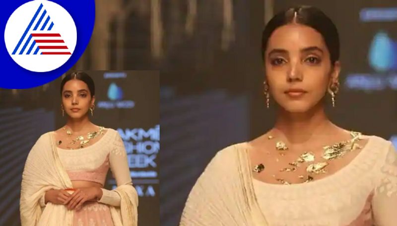 Khadi Attractive Dress Was Trend In Lakme Fashion Week Vin