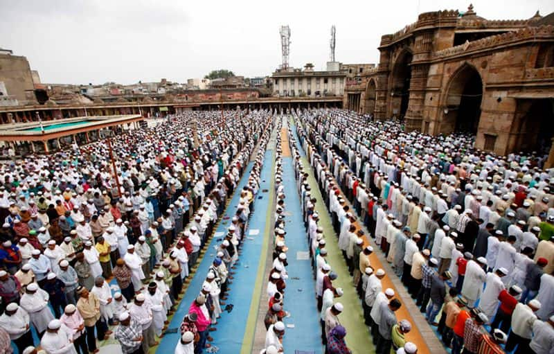 Ramadan is celebrated all over Tamil Nadu .. Political party leaders greet