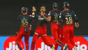 దినేశ్ కార్తీక్‌తో పాటు ఆ ఇద్దరినీ రిలీజ్ చేయనున్న ఆర్‌సీబీ... దెబ్బకి రూ.27 కోట్లు పర్సులోకి...