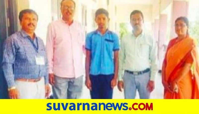 Student Umesh Shanshi Wrote Exam Even Mother Death at Shiggaon in Haveri grg 