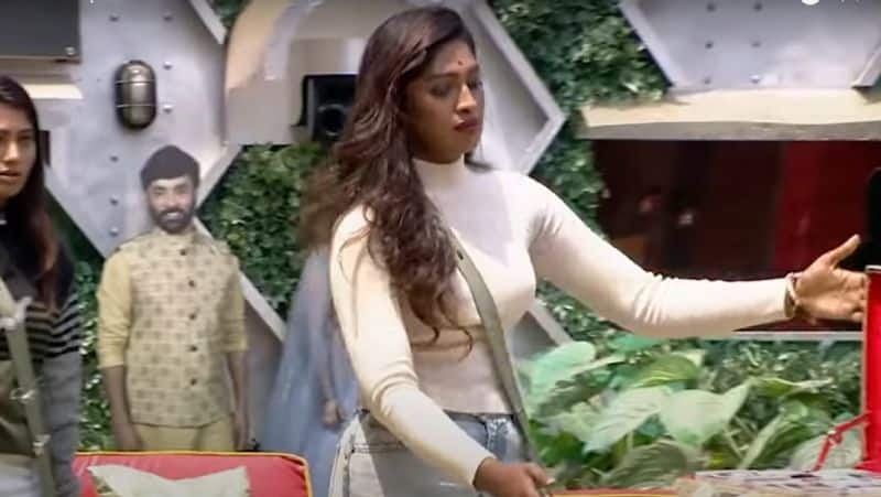 female contestant who is walk out from biggboss ultimate with rs 15 lakhs