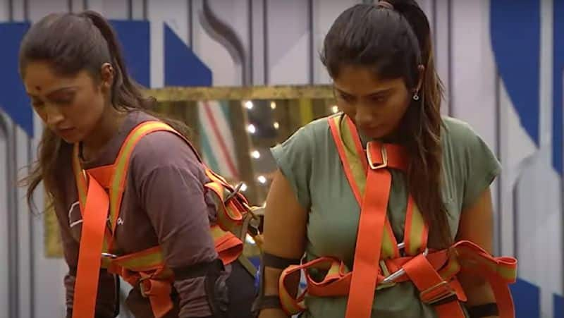 female contestant who is walk out from biggboss ultimate with rs 15 lakhs