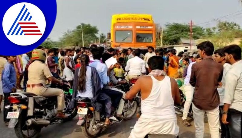 highway barrier from ballari villagers for drinking water gvd