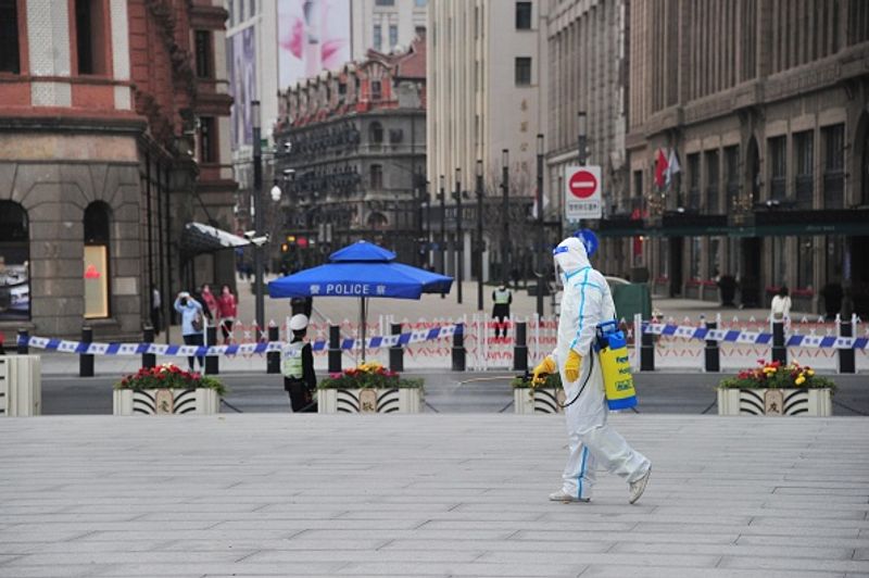 People are starving for food after a lockdown announcement in Shanghai, China akb