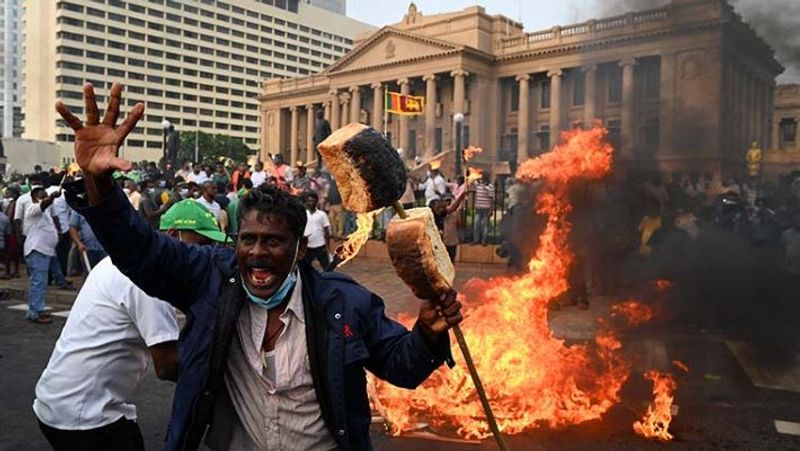 Extreme tension in Sri Lanka Curfew imposed in the capital