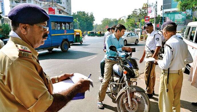 काम की खबर: ड्राइविंग लाइसेंस DL ना होने पर ट्रैफिक पुलिस अब नहीं काट पाएगी चालान, ये तरीका आएगा काम