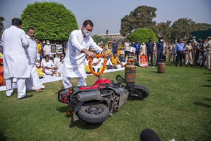 प्रधानमंत्री आवास और राजभवनों का घेराव करेगी कांग्रेस, 5 अगस्त को सामूहिक गिरफ्तारी देंगे कांग्रेसी