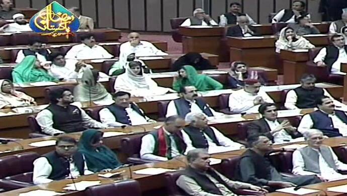 Pakistan No confidence  vote live : बच गई इमरान सरकार, विदेशी साजिश की आशंका में अविश्वास प्रस्ताव खारिज