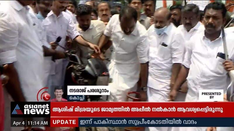 Congress protests in Ernakulam against price hike