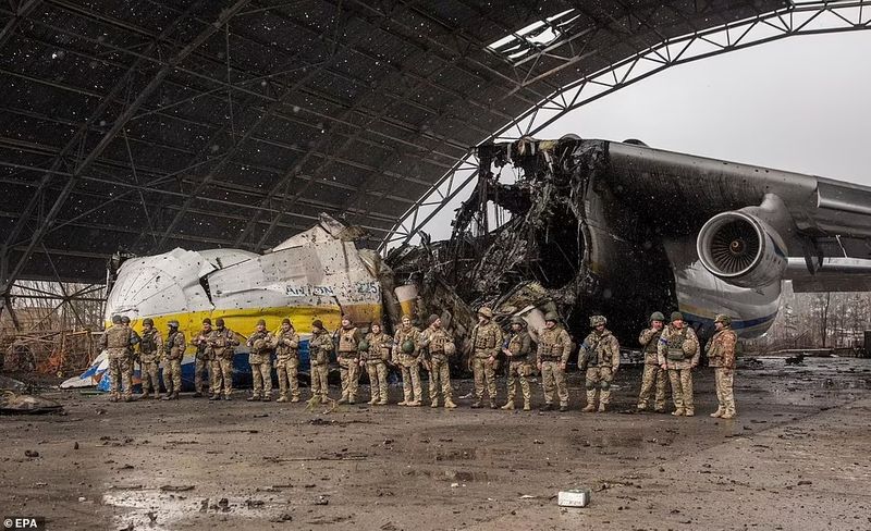 Nearly 1,000 Ukrainian troopers surrender in Mariupol, claims Russia's defence ministry - adt 