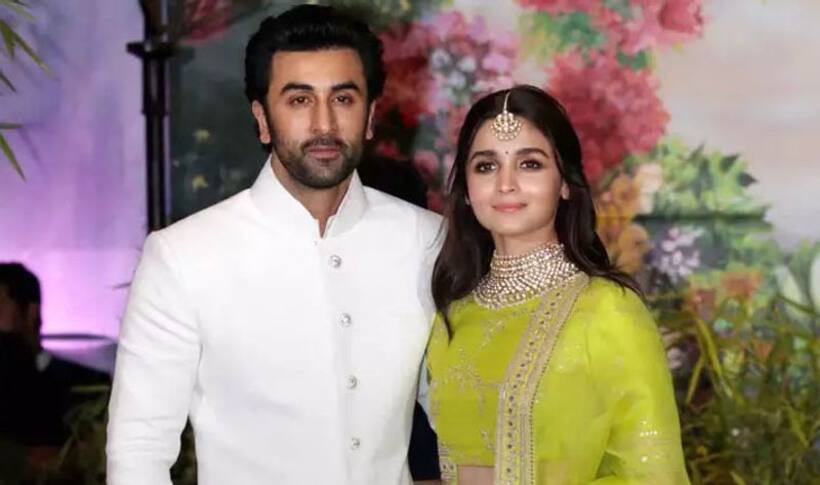 Alia Bhatt Ranbir Kapoor की शादी में धूम मचाने आएंगे ये सितारे, गेस्ट लिस्ट में हुआ नाम का खुलासा