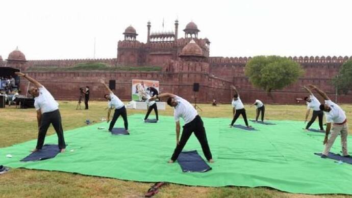 World Health Day: कल लाल किले पर योग करेंगे मोदी सरकार के कई मंत्री, इसलिए हो रहा यह आयोजन