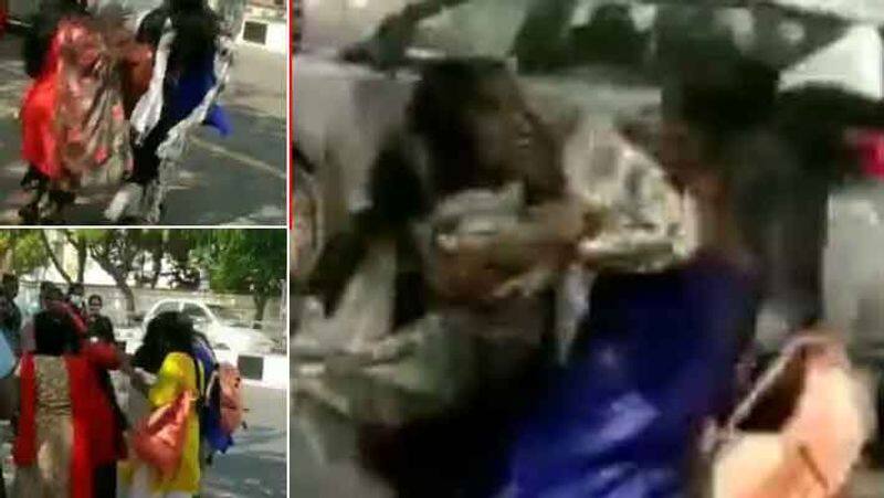 College Girls Student Fight at  Road in Chennai