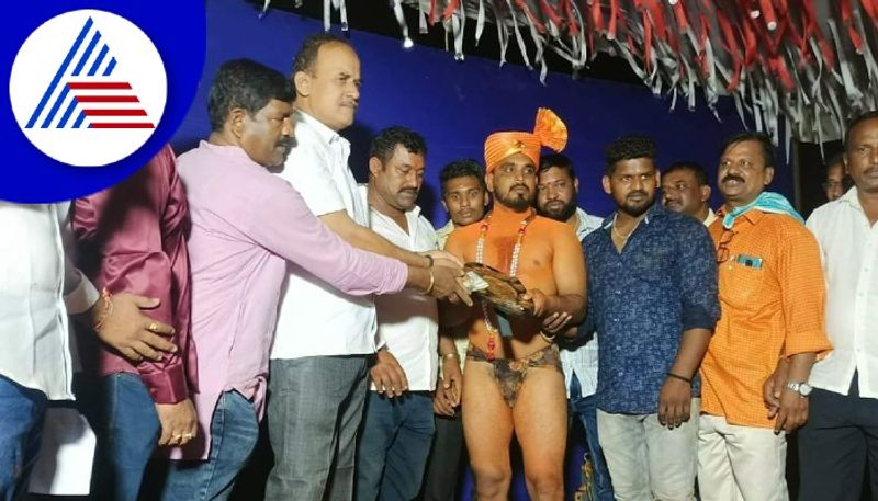 Wrestling in Hubballi Siddappajja Jatra gow