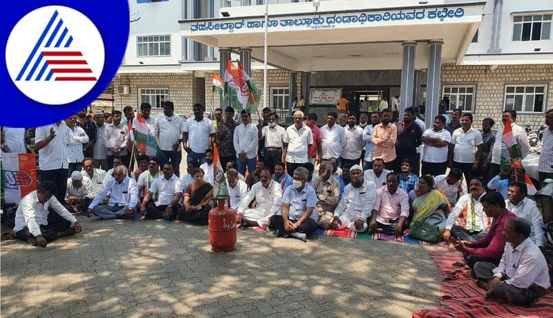 Chikkamagaluru News Congress protests in front of Taluk office against price hike san