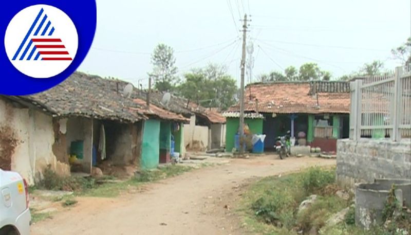 Hoysalas time Veeranarayana Swamy Temple in the Belavadi village in Chikkamagaluru Taluk gow