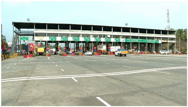 No tolls were paid; Lawyer notice for school vehicles passing through Panniangara toll plaza 