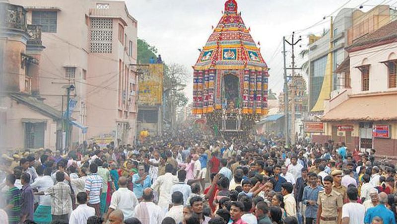 world famous tanjore big temple Chithirai Therottam