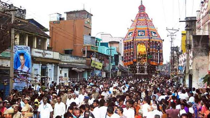 world famous tanjore big temple Chithirai Therottam