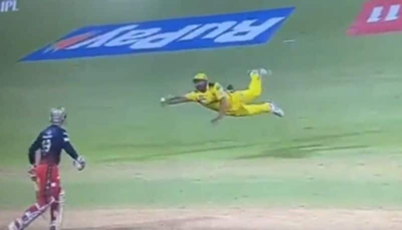 ipl 2022 csk vs rcb watch Ambati Rayudu one handed wonder catch goes viral 